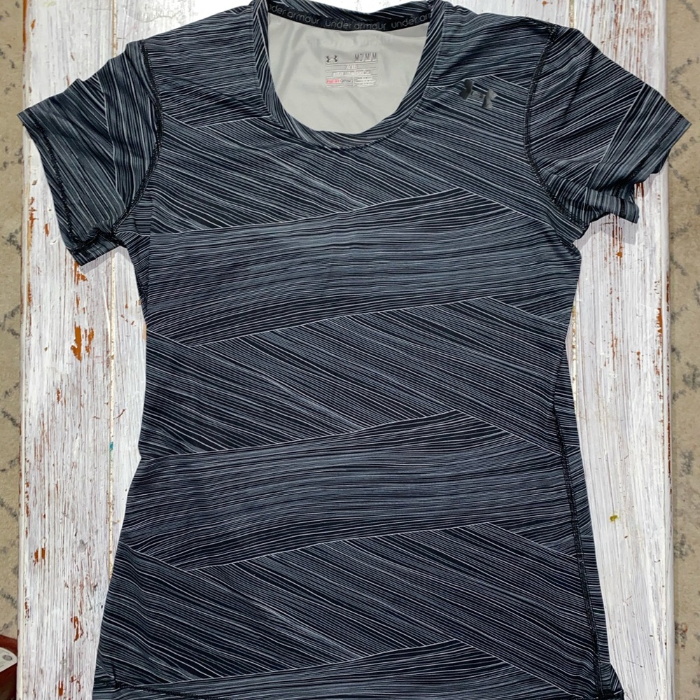 UNDER ARMOUR tshirt